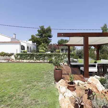 Celi: Sea- & Mountain View, Peaceful & Comfortable. فيلة