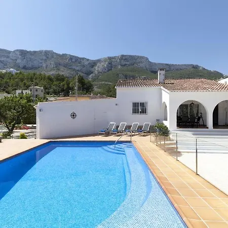 Celi: Sea- & Mountain View, Peaceful & Comfortable. دينايا
