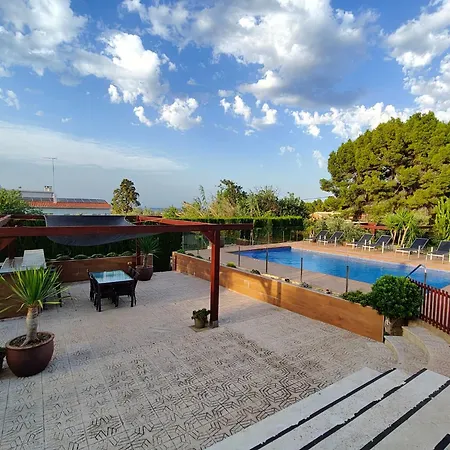 Celi: Sea- & Mountain View, Peaceful & Comfortable. Villa